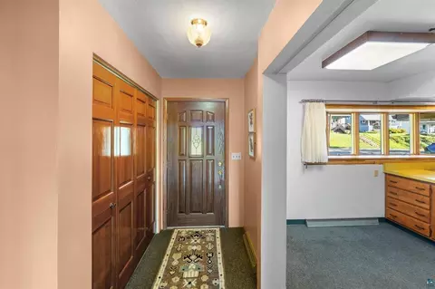 Entry Way - 5310 Oakley St, Duluth, MN 55804 photo 1 of 5