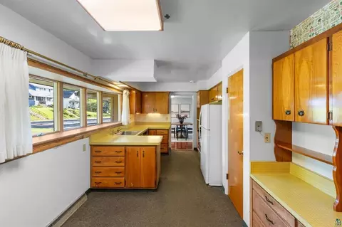 Kitchen - 5310 Oakley St, Duluth, MN 55804 photo 1 of 2