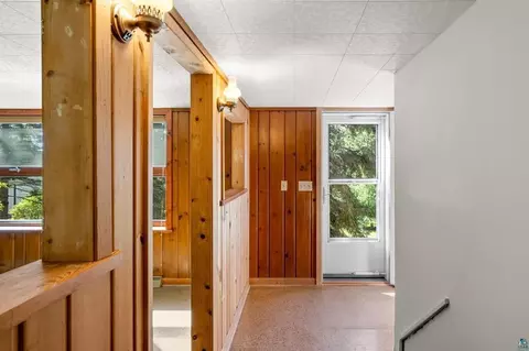 Entry Way - 5310 Oakley St, Duluth, MN 55804 photo 5 of 5