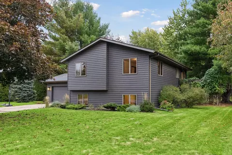 1112 Grandview Dr, Hudson, WI 54016