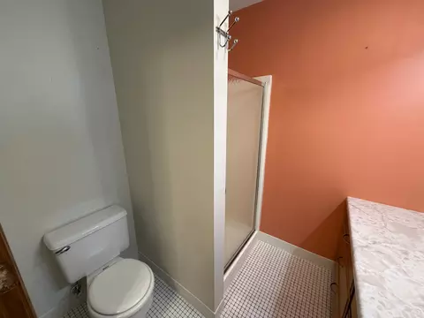 Bath - 1801 Becker Ave SE #306, Willmar, MN 56201 photo 2 of 3