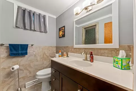 Bath - 700 Lyndale Ave, Spring Valley, MN 55975 photo 2 of 2