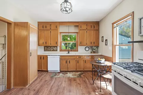 1070 Dale St N, Saint Paul, MN 55117