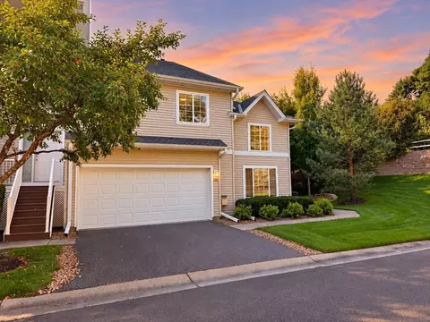 320 Willoughby Way W, Minnetonka, MN 55305