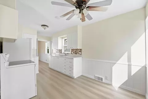 Entry Way - 416 2nd St SE, Willmar, MN 56201 photo 1 of 3