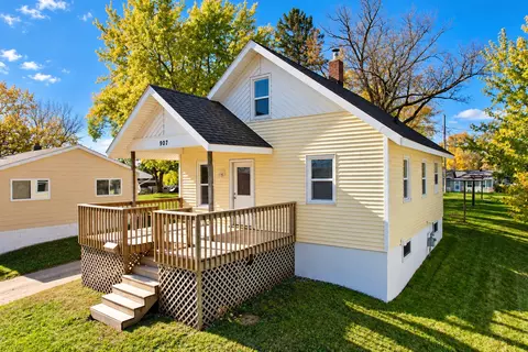 907 N Baird Ave, Fergus Falls, MN 56537