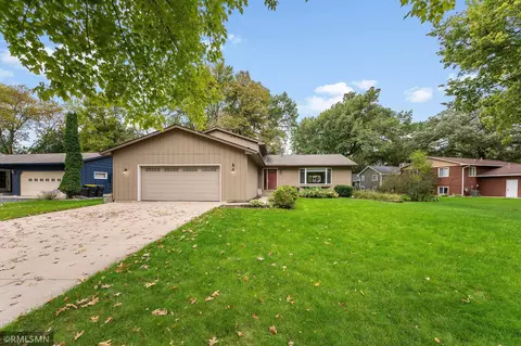 1003 Shady Oak Dr, North Mankato, MN 56003
