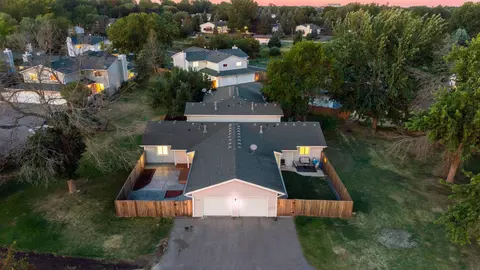 7782 Dunmore Rd, Woodbury, MN 55125