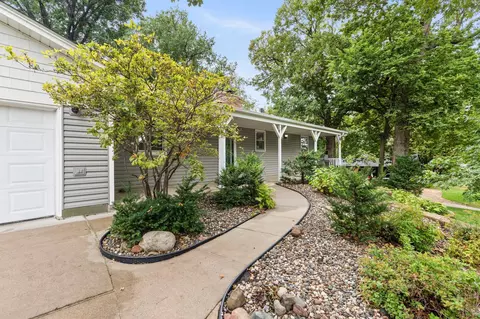 7181 Foxboro Ln, Woodbury, MN 55125