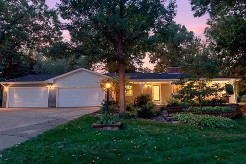 7181 Foxboro Ln, Woodbury, MN 55125