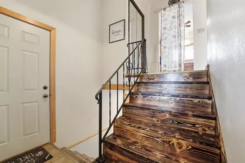 Entry Way - 833 Lewis Pl, Saint Cloud, MN 56301 photo 1 of 2