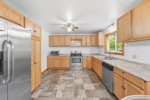 Kitchen - 833 Lewis Pl, Saint Cloud, MN 56301 photo 3 of 7