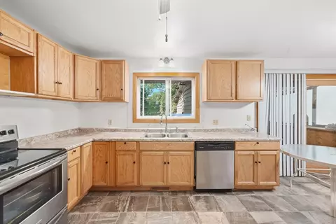 Kitchen - 833 Lewis Pl, Saint Cloud, MN 56301 photo 5 of 7
