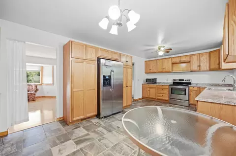 Kitchen - 833 Lewis Pl, Saint Cloud, MN 56301 photo 2 of 7