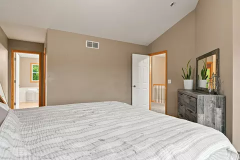 Bedroom - 1318 Bluff St, Dundas, MN 55019 photo 6 of 8