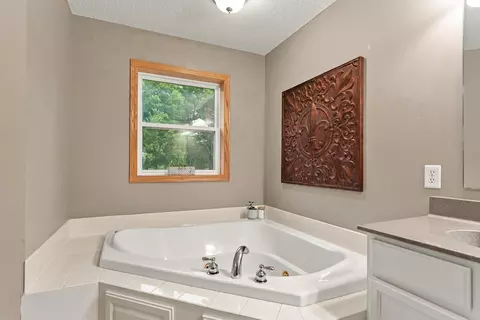 Bath - 1318 Bluff St, Dundas, MN 55019 photo 3 of 6