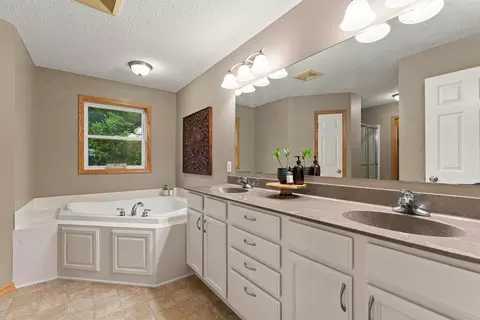 Bath - 1318 Bluff St, Dundas, MN 55019 photo 2 of 6