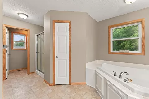 Bath - 1318 Bluff St, Dundas, MN 55019 photo 4 of 6