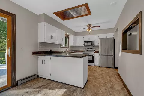 Kitchen - 19071 Two Rivers Rd, Avon, MN 56310 photo 1 of 2