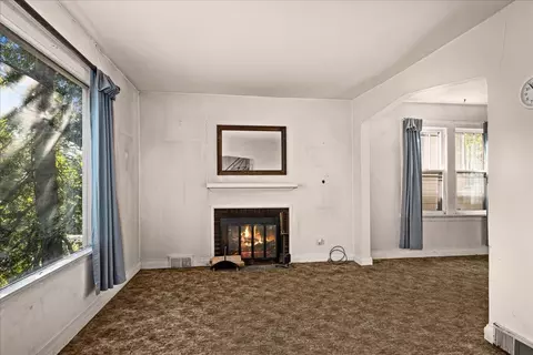 Living - 107 Parkland Ave, Duluth, MN 55805 photo 1 of 4