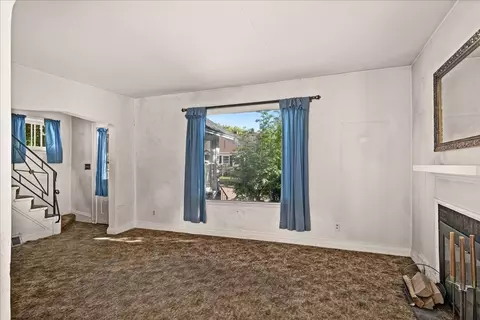 Living - 107 Parkland Ave, Duluth, MN 55805 photo 2 of 4