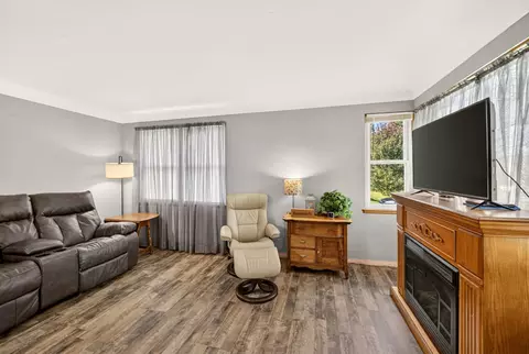 Living - 4724 Anderson Rd, Hermantown, MN 55811 photo 2 of 3