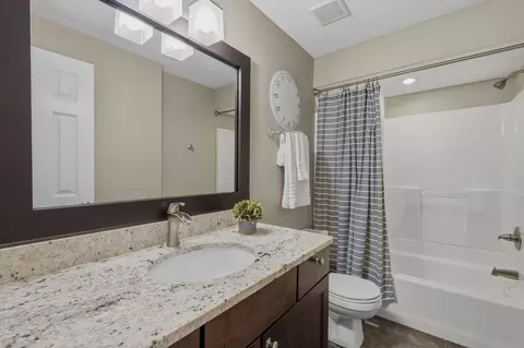 Bath - 4240 Boulder Ridge Pt, Eagan, MN 55122 photo 3 of 3