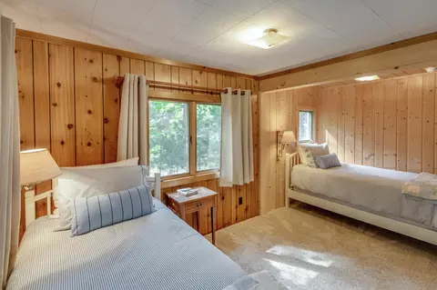Bedroom - 4109 Long Beach Dr NW, Hackensack, MN 56452 photo 3 of 3