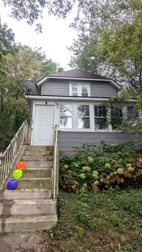 1621 Concord St N, South Saint Paul, MN 55075