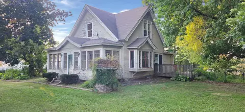 Exterior - 812 Maple Ave E, Mora, MN 55051 photo 2 of 7