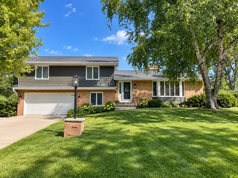 1800 Quebec Ave N, Golden Valley, MN 55427
