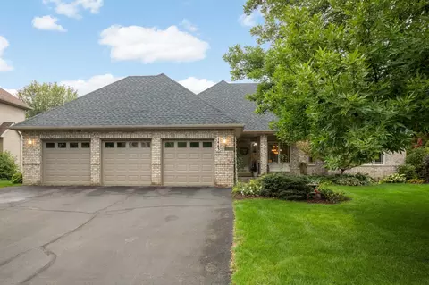 1443 Riverbluff Dr, Hastings, MN 55033