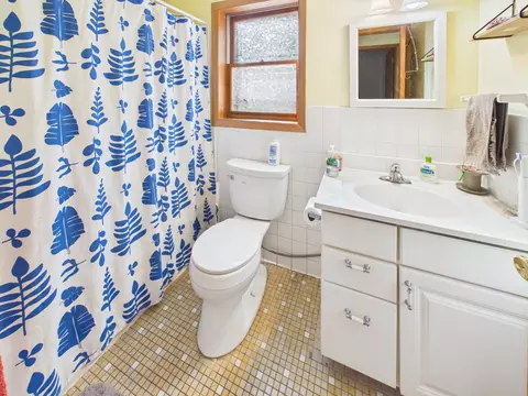 Bath - 910 10th Ave S, Saint Cloud, MN 56301 photo 1 of 1