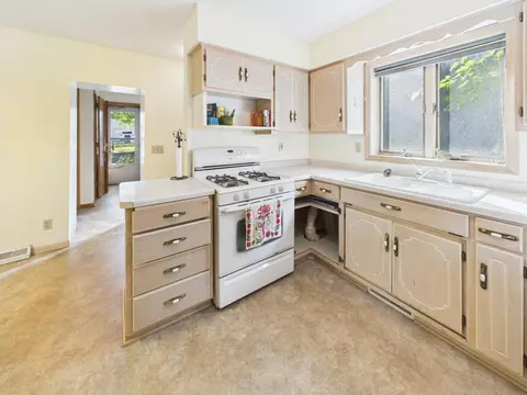 Kitchen - 910 10th Ave S, Saint Cloud, MN 56301 photo 2 of 3