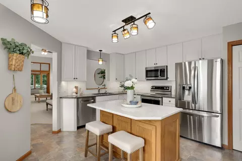 18677 Kalmar Trl, Lakeville, MN 55044