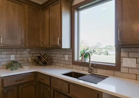 Kitchen - 204 57th Ave SE, Saint Cloud, MN 56304 photo 5 of 9