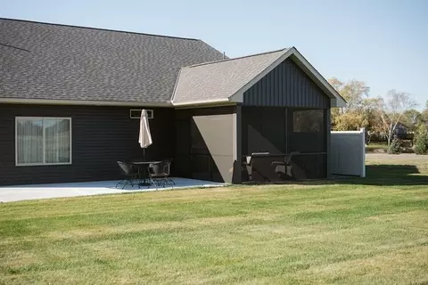 Exterior - 204 57th Ave SE, Saint Cloud, MN 56304 photo 7 of 8