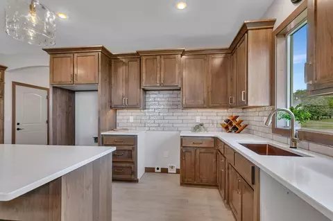 Kitchen - 204 57th Ave SE, Saint Cloud, MN 56304 photo 6 of 9