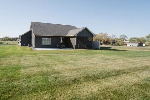 Exterior - 204 57th Ave SE, Saint Cloud, MN 56304 photo 8 of 8