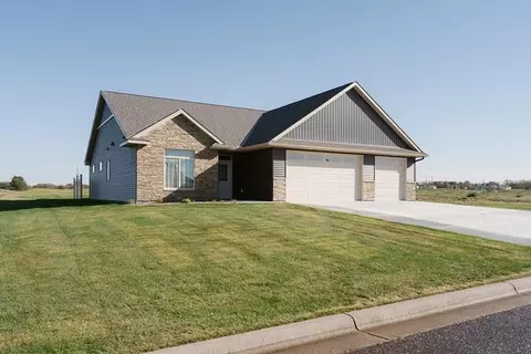 Exterior - 204 57th Ave SE, Saint Cloud, MN 56304 photo 6 of 8
