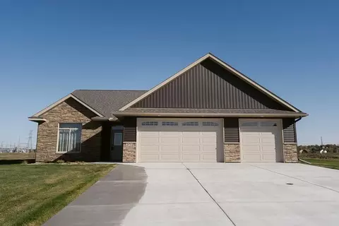 Exterior - 204 57th Ave SE, Saint Cloud, MN 56304 photo 5 of 8