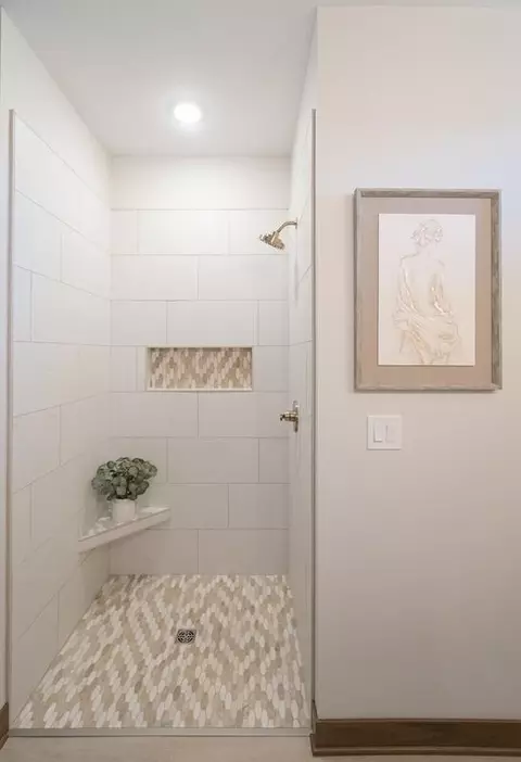 Bath - 204 57th Ave SE, Saint Cloud, MN 56304 photo 6 of 7