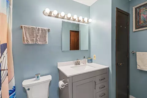 Bath - 4490 Woodgate Pt, Eagan, MN 55122 photo 2 of 2