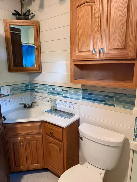 Bath - 802 SW 6th St, Willmar, MN 56201 photo 1 of 2