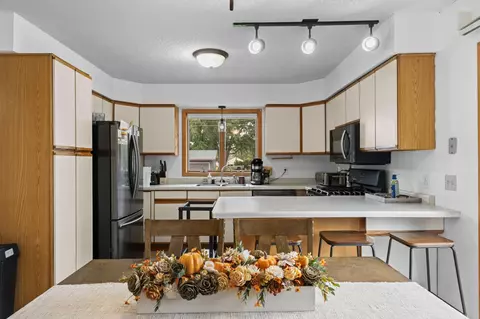 Kitchen - 145 4th Ave NW, Elgin, MN 55932 photo 1 of 4