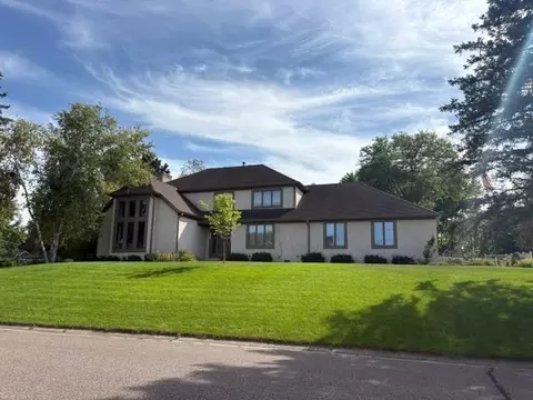 525 Sycamore Cir, Plymouth, MN 55441