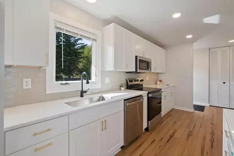 Kitchen - 1634 Cliff Ave, Duluth, MN 55811 photo 3 of 4