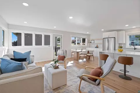 Living - 1634 Cliff Ave, Duluth, MN 55811 photo 4 of 5