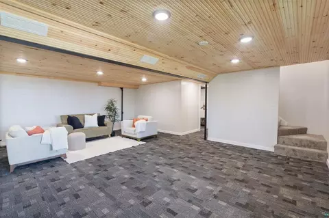 Living - 1634 Cliff Ave, Duluth, MN 55811 photo 5 of 5
