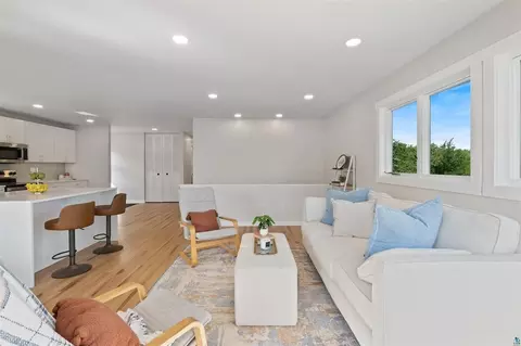 Living - 1634 Cliff Ave, Duluth, MN 55811 photo 3 of 5